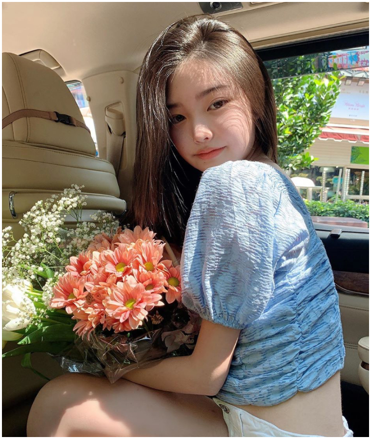 她才 15 歲！中國正妹「三三」一家基因超強大　三姐弟合照曝光讓你想重新投胎！