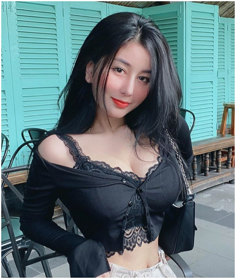 根本越南版「沈月」！18 歲正妹「Vo Ngoc Tran」穿制服、胸前爆出　不科學身材超誘人！
