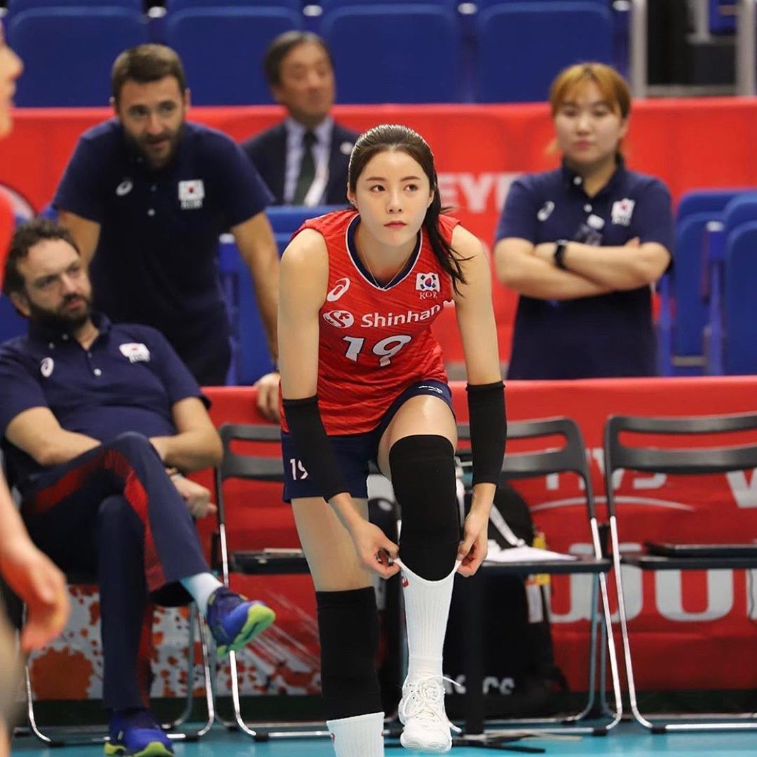 南韓排球女神「李多英」180公分高挑身材比例極不科學　神級「逆天長腿」超犯規
