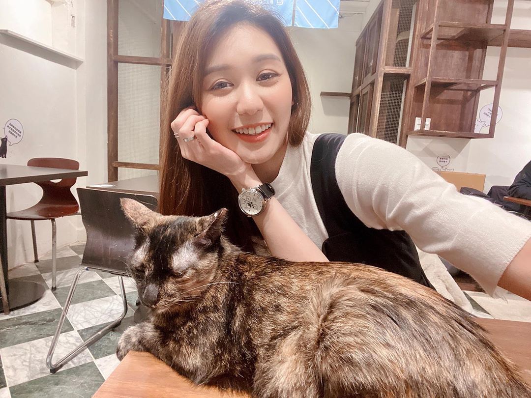 Becca陳婷婷 愛笑的白皙正妹 身材比例也太優質 - 美女圖 -