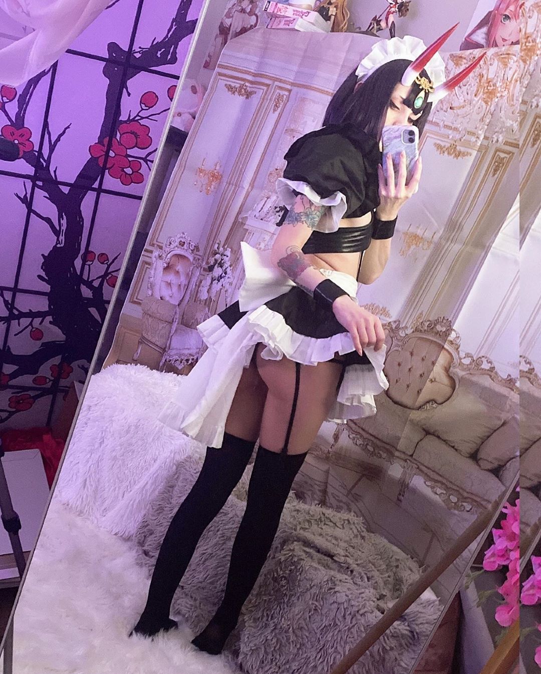 Cosplay女玩家角色完成度超高　激短裙包不住美臀「微笑線」都跑出來啦