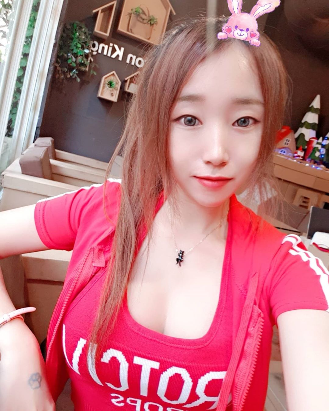慕菲  視線往下「衣領開口超邪惡」美乳炸出！ - 美女圖 -