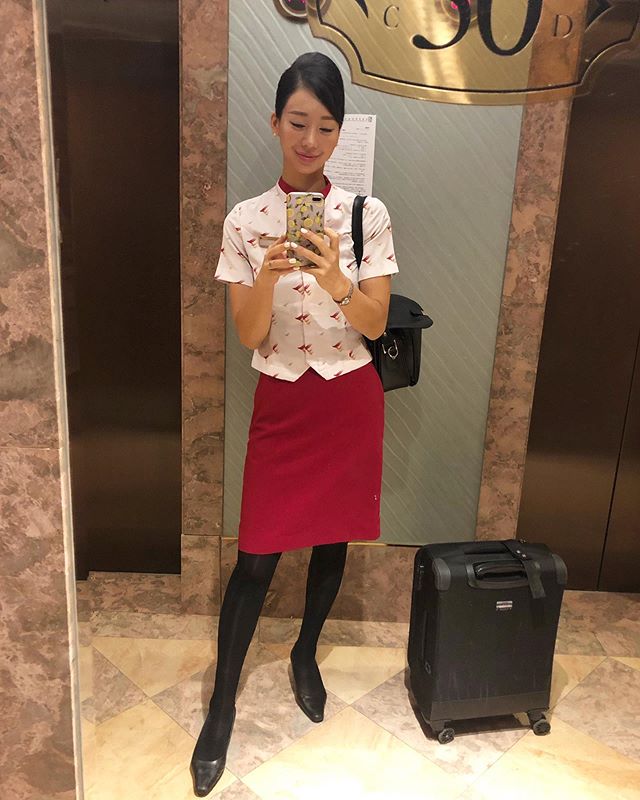 長相仙氣，身材卻超暴力！南韓氣質空姐美胸藏不住！「挺巨乳」在世界各地留下美麗身影