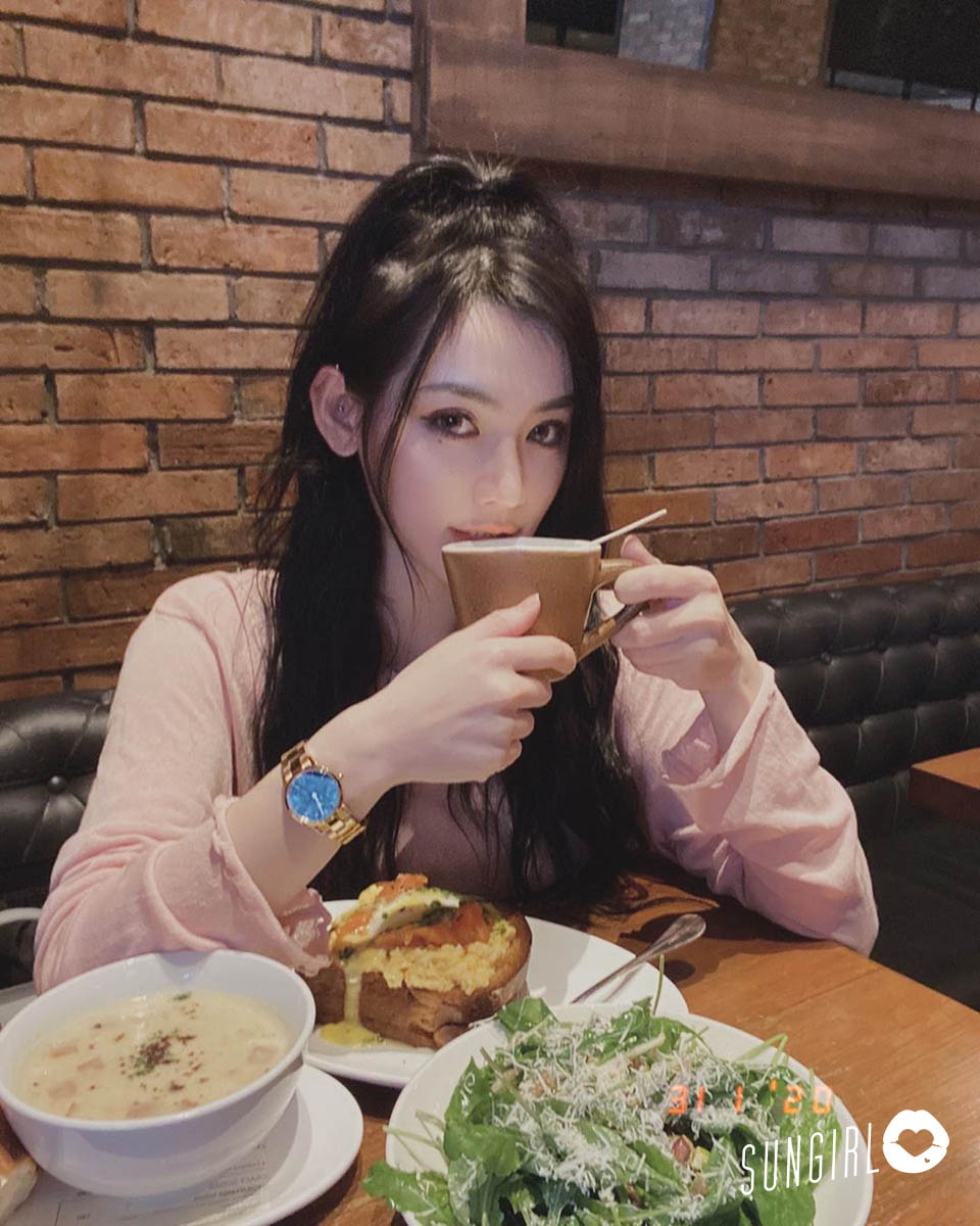 Hsin lin、彷彿驚見Angelababy，粉色背心露雪乳，微笑起來好甜好甜! - 素人正妹 -