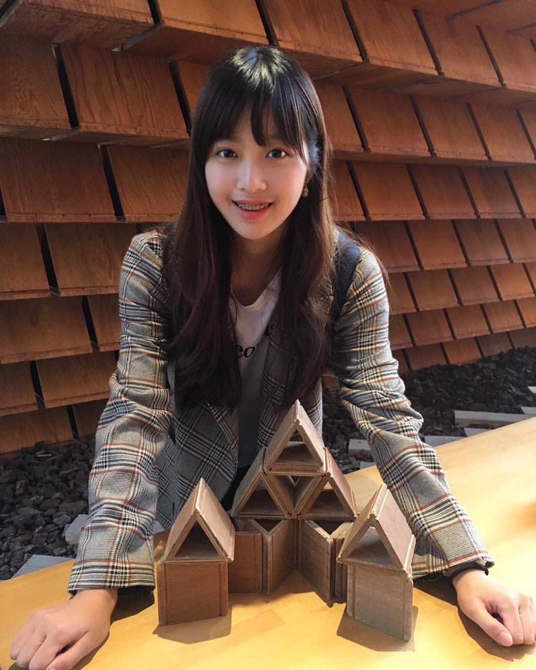潛力股來著！北一甜美畢業生「容欣」清新顏值太迷人，靦腆笑容讓大學學長超期待！