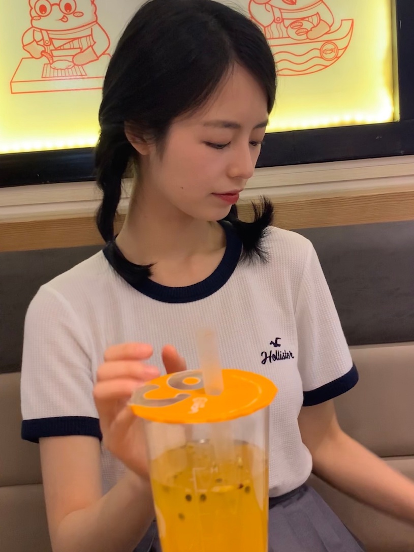 初戀系女神！PTT 爆紅「CoCo 飲料制服正妹」，強大顏值引網友瘋狂肉搜！