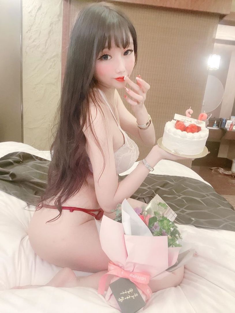 女僕咖啡店最辣正妹「林柔柔」，生日時發送「超噴血美乳辣照」！