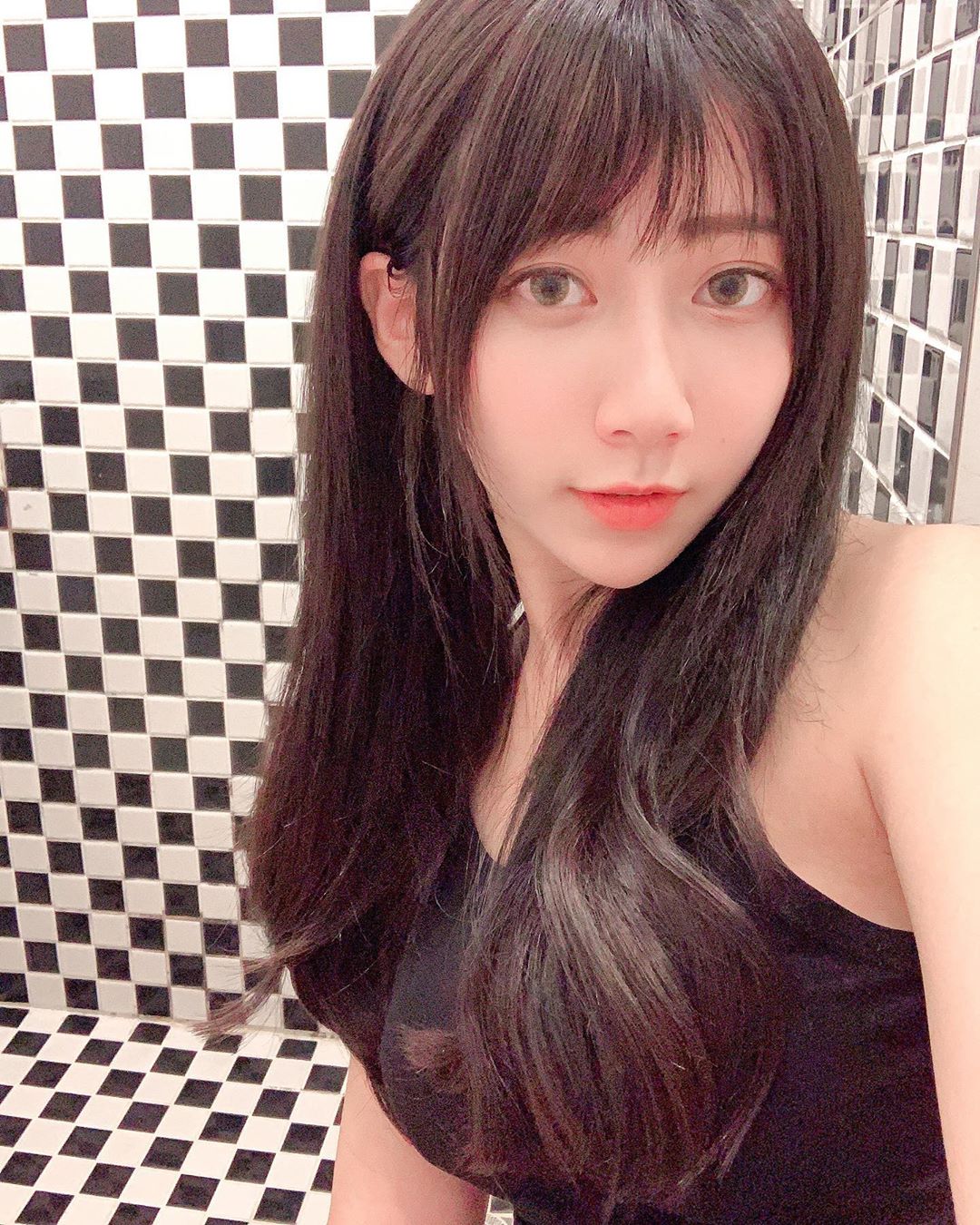 比特Elsa 「高顏值+不科學身材」零瑕疵極品妹 - 美女圖 -