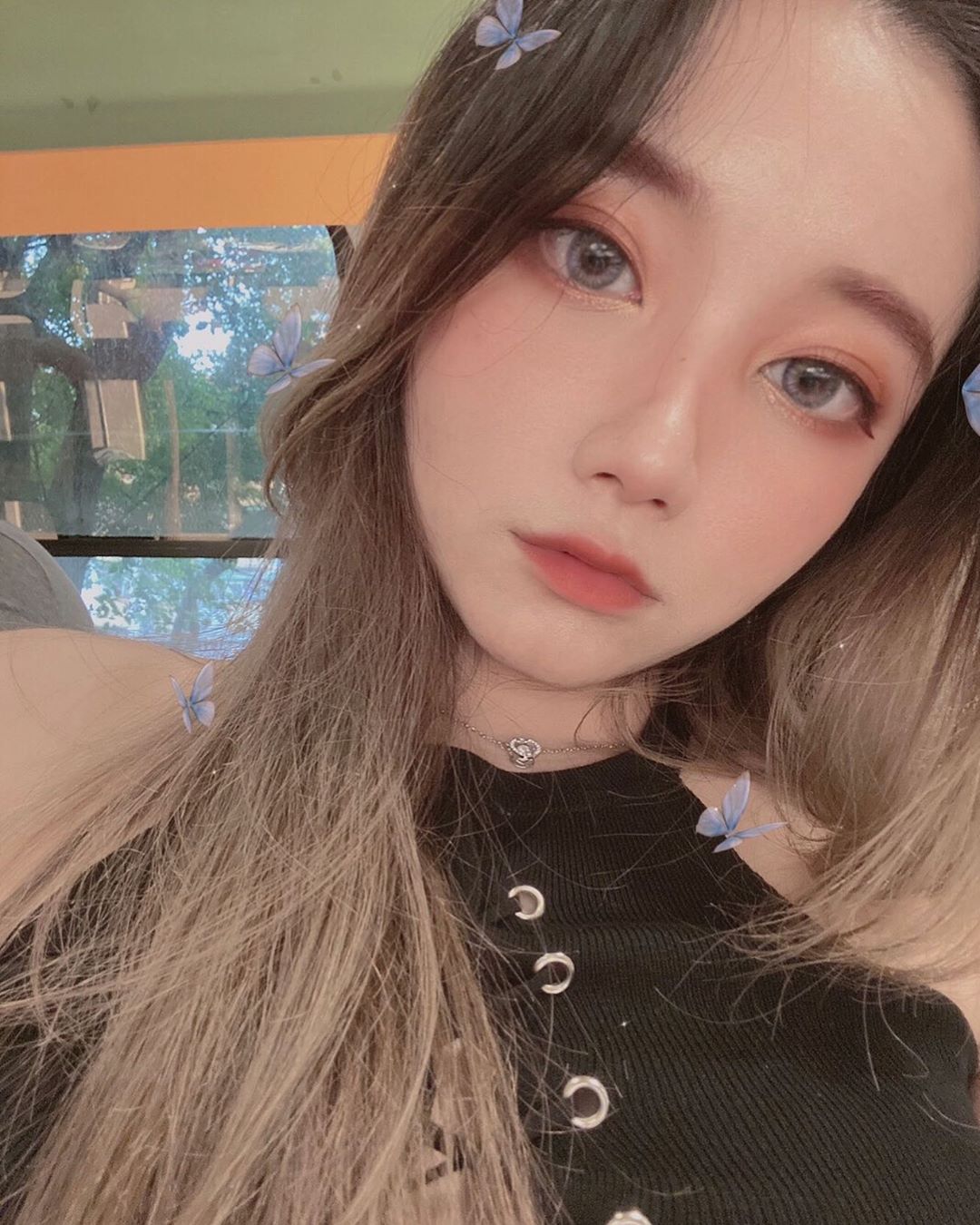 UNI妖孽  美乳身材快撐破.....這太邪惡了 - 美女圖 -