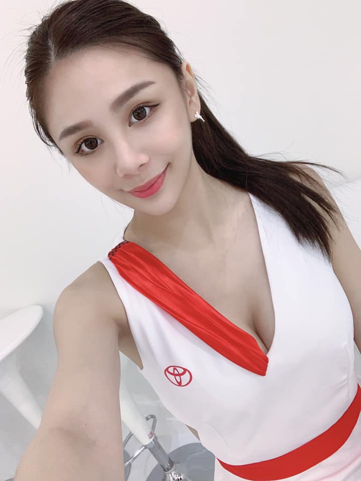理想女友在這裡！讓 168 cm 氣質正妹「奶茶兒」用「深邃大眼、性感身材」收服你的心