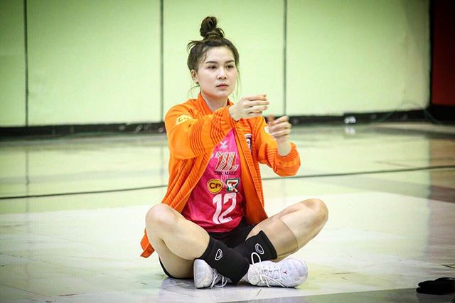 「素顏流汗」爆紅！泰國「女神排球員」顏值超高！年僅 19 歲就長到 180 cm&#8230;