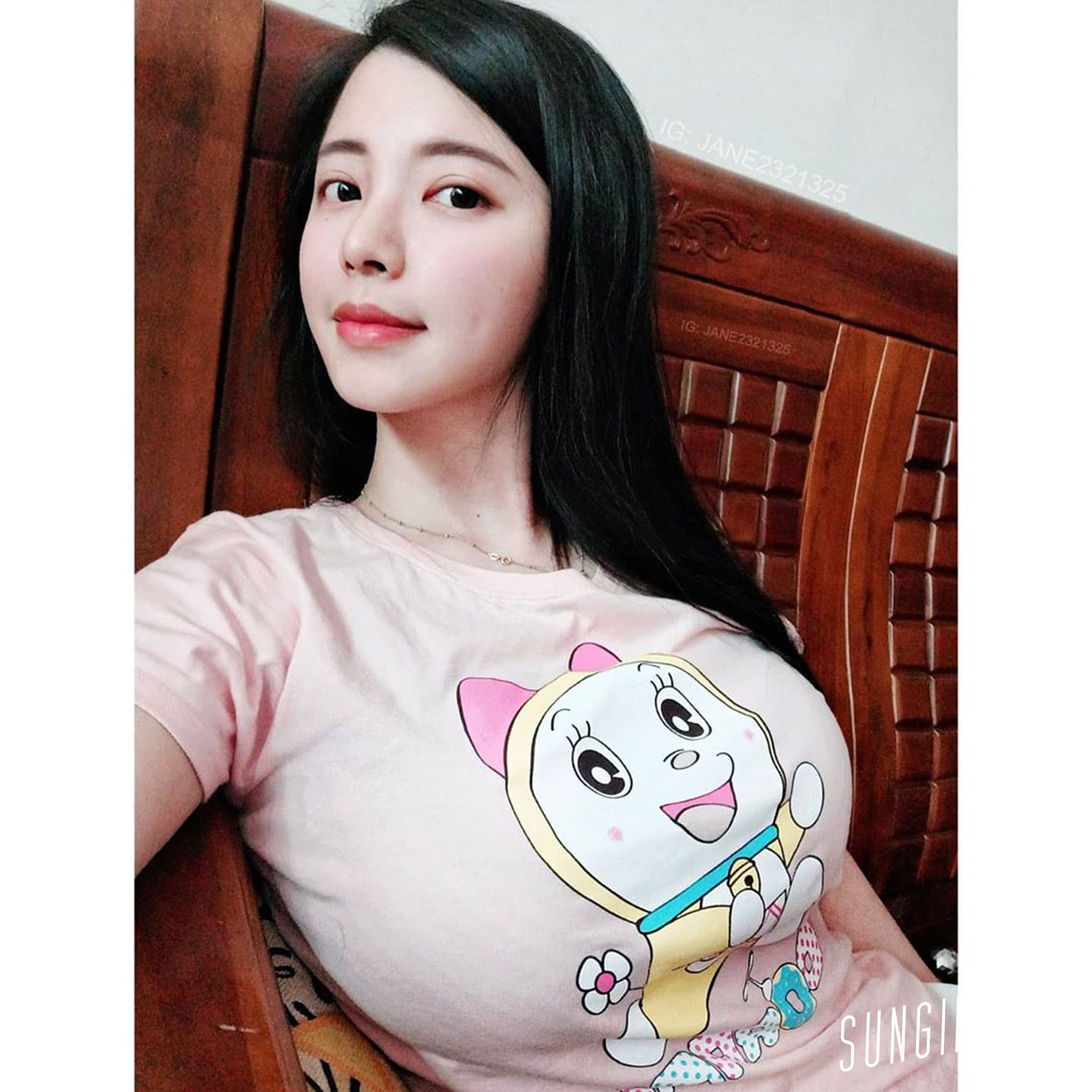 JANE、巨乳小隻馬超火爆身材上圍看上去份量滿滿! - 美女圖 -
