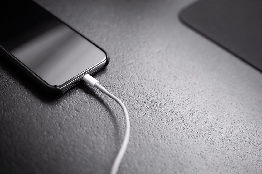 apple-iphone-no-power-adapter-20w-charger-teaser.jpg