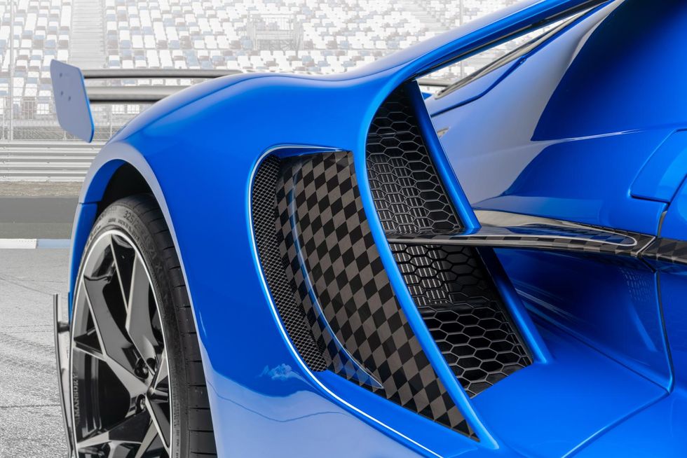 mansory-carbon-fiber-detail-1593545382.jpg mansory-carbon-fiber-detail-1593545382.jpg