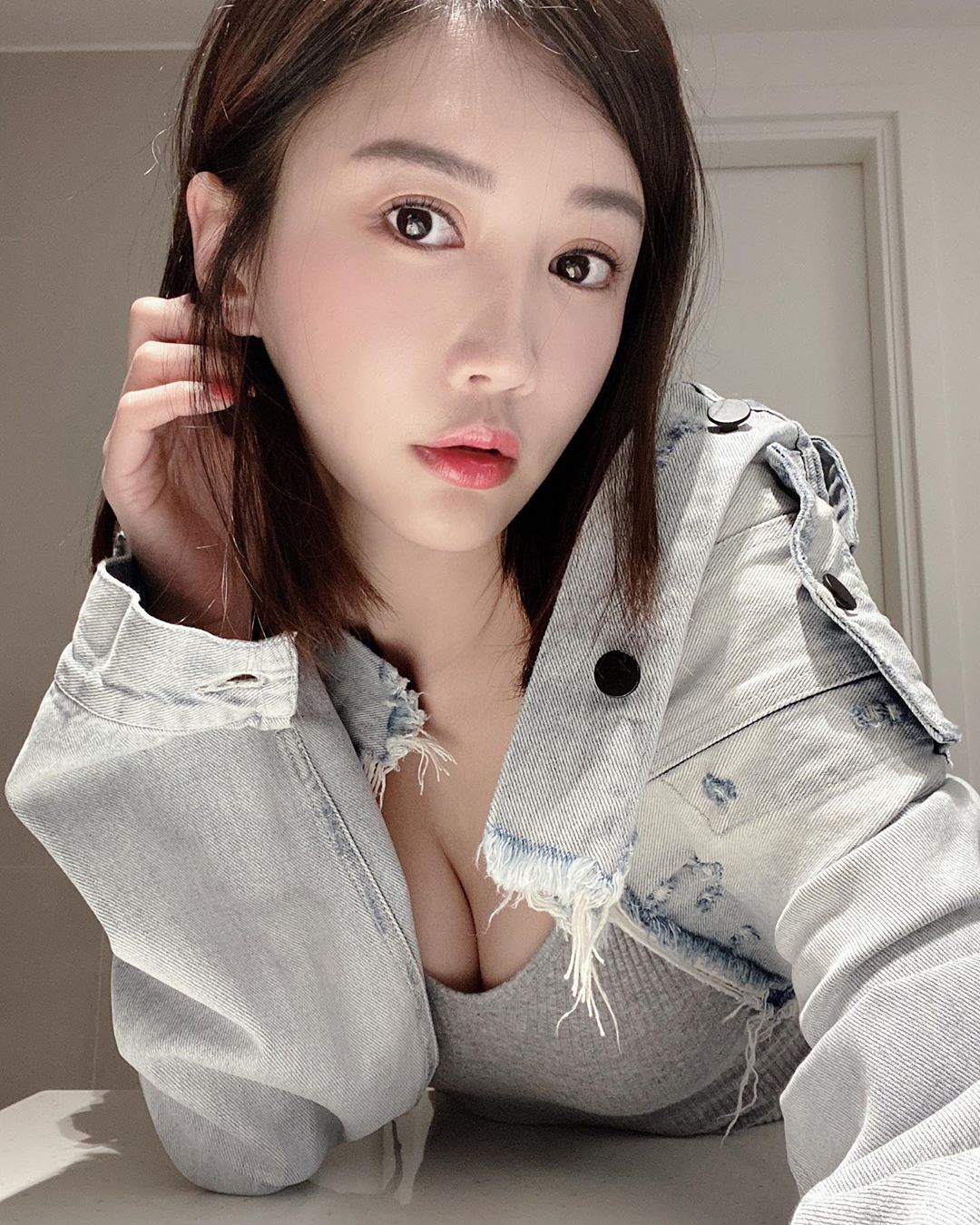 聿馡  身材超兇狠....長輩形狀好飽滿 - 美女圖 -