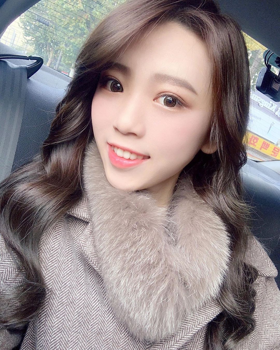 芝榕 胸前山丘隆起驚艷眾人 - 美女圖 -