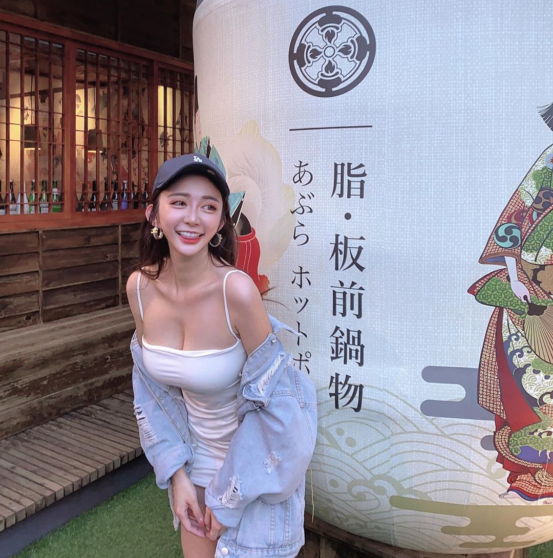 提神醒腦！巨乳甜心「溫蒂」被子遮奶大放福利，看了絕對「朝氣蓬勃」！