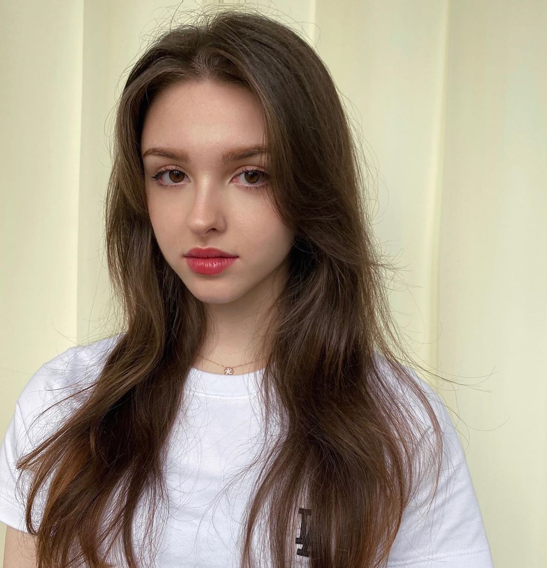 烏茲別克天使正妹「Karimova Elina」零死角美貌彷彿真人洋娃娃　美到讓人忘記呼吸