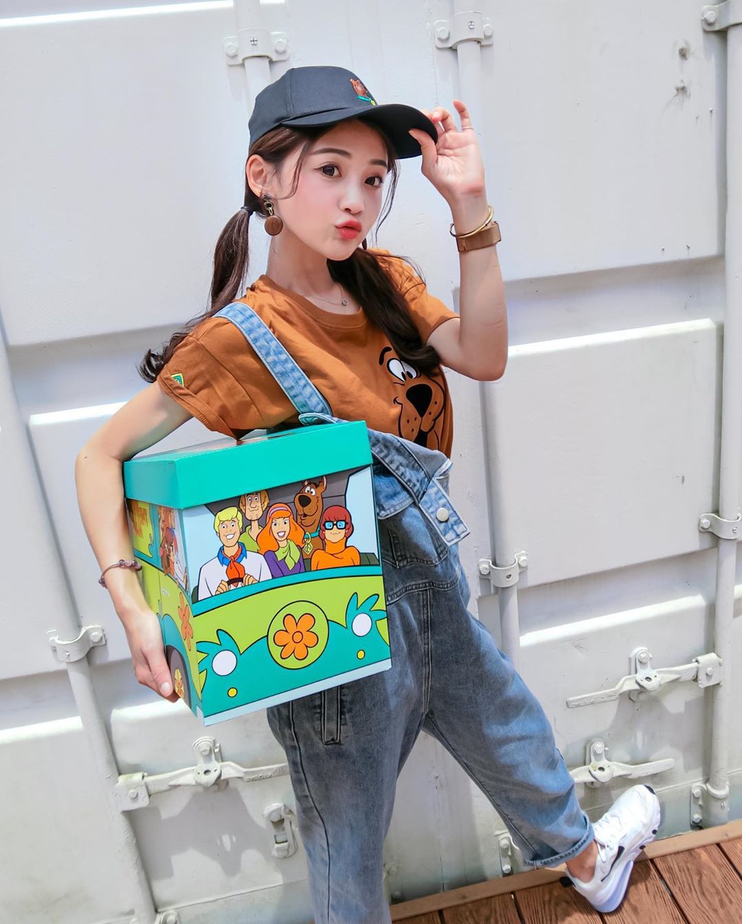 爸爸們請忍住！幼稚園教師「劉孟昀Alice」精緻臉蛋太逆天，凹凸美體辣得無處可挑！