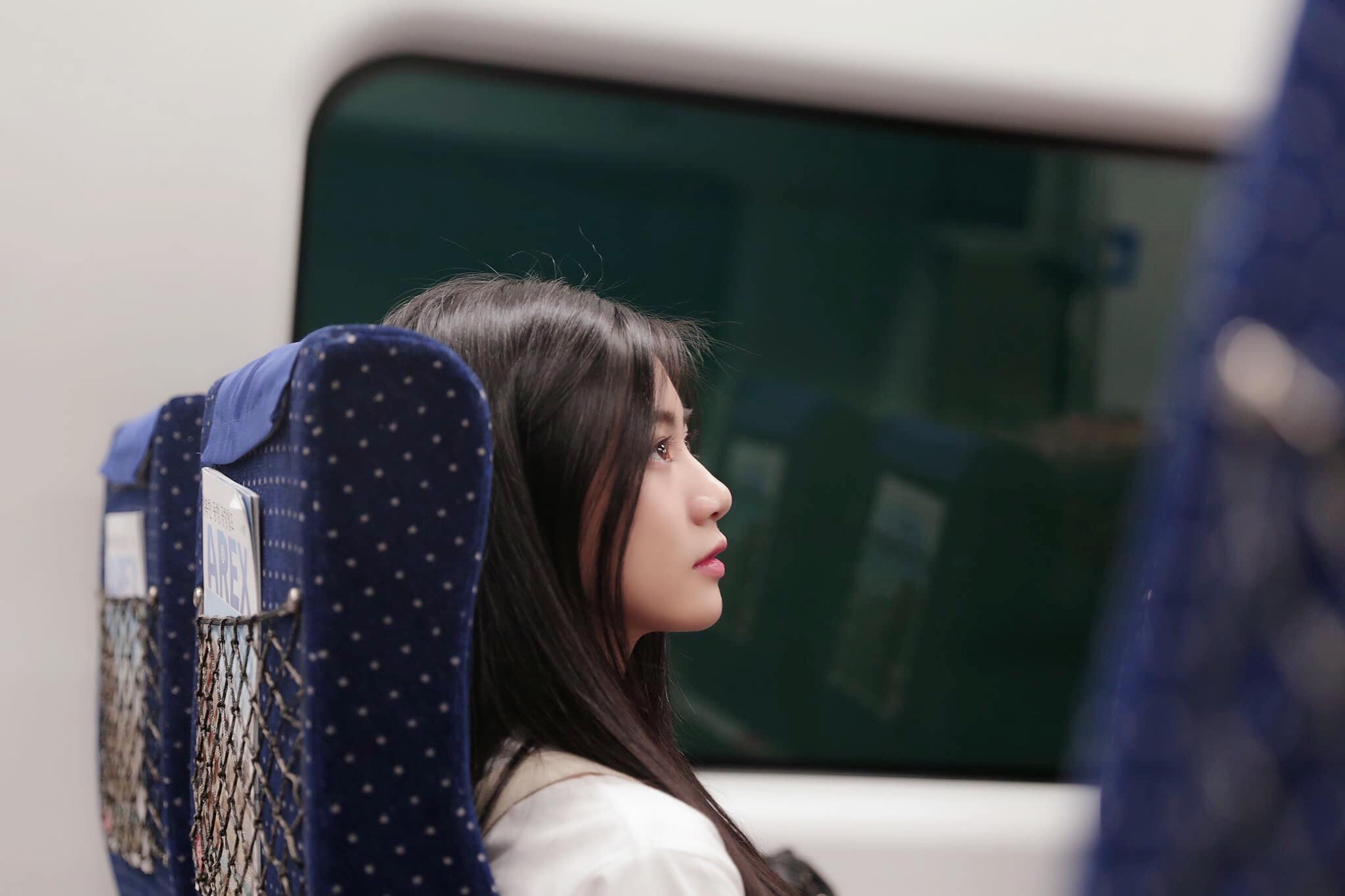 火車驚見「超級美少女」　側面、正面都仙氣十足讓人秒戀愛