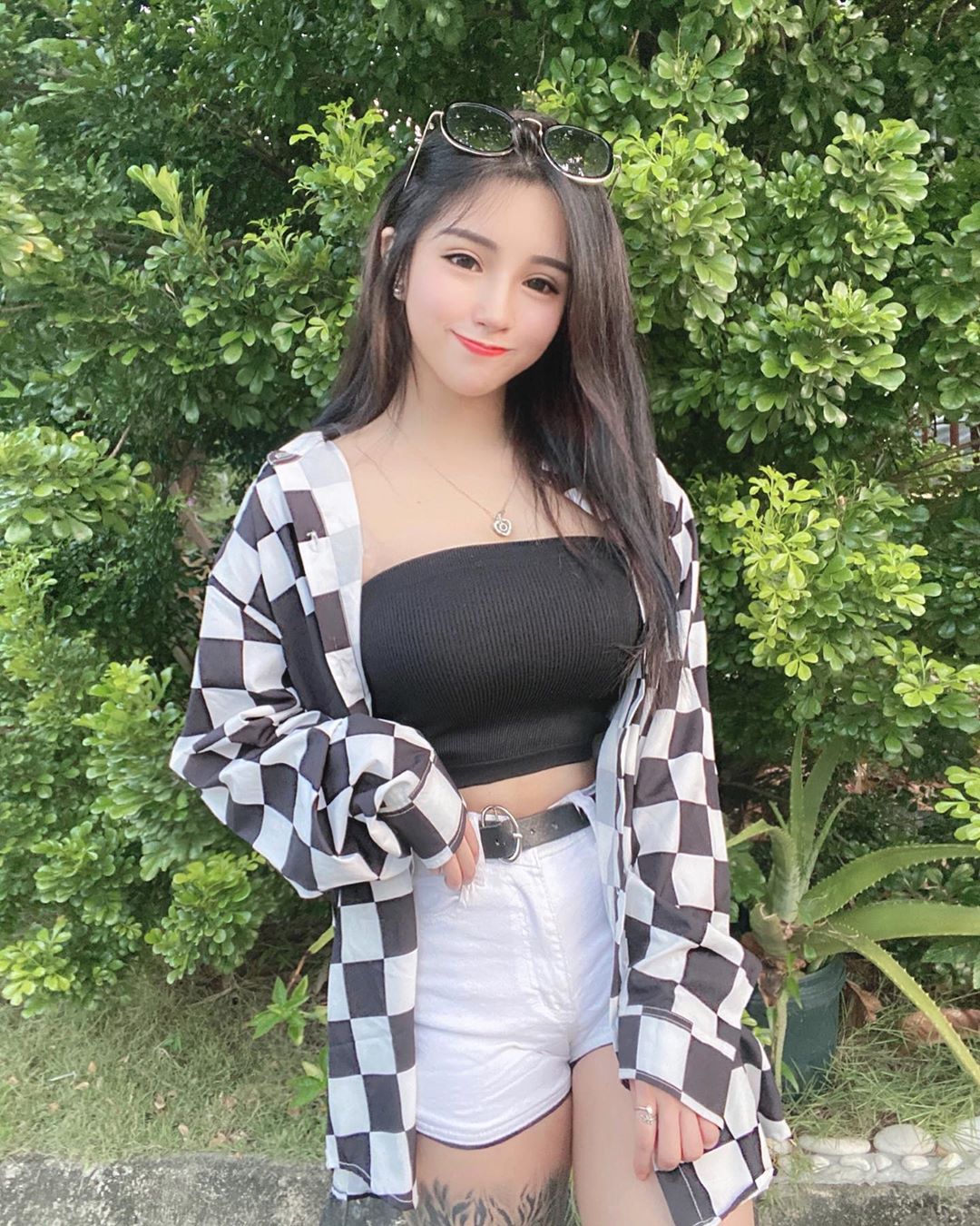 蔡芷芊 身前大圓球讓人直 ...笑起來虎牙更迷人 - 美女圖 -