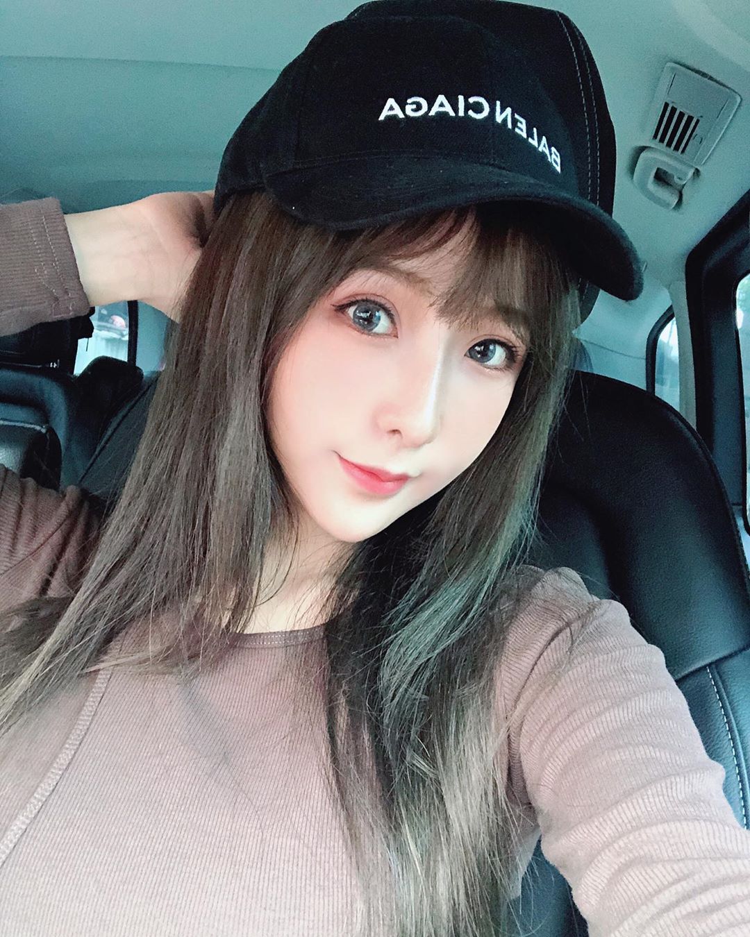 邱默默  超兇的美乳正妹  頂級深溝大解放 - 美女圖 -