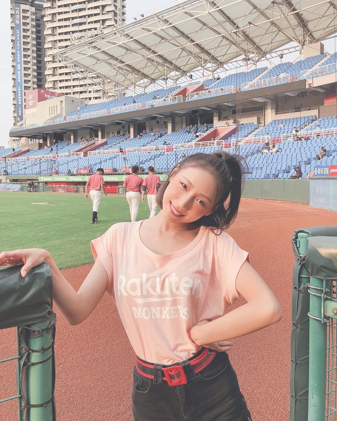 氣質女神塗卉妮   球場上的目光焦點 - 美女圖 -