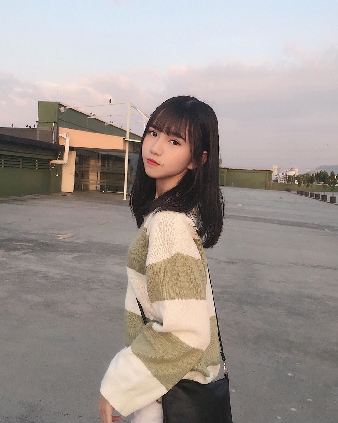 這臉跟腿都完美啊 幼齒顏值 好想好好呵護她 - 美女圖 -