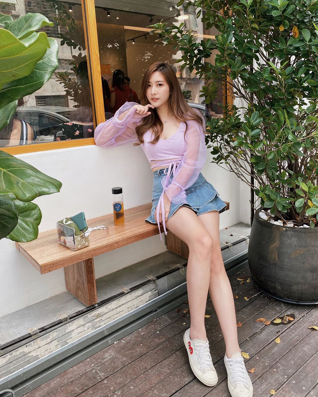大馬仙氣小姐姐！「Jovin Chan」白嫩長腿超逆天，氣質臉下的美體更秒獲讚嘆！