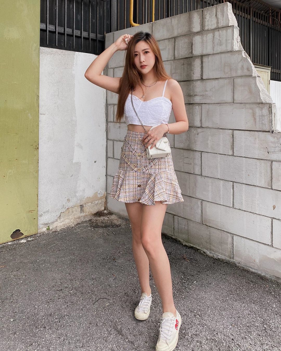 大馬仙氣小姐姐！「Jovin Chan」白嫩長腿超逆天，氣質臉下的美體更秒獲讚嘆！