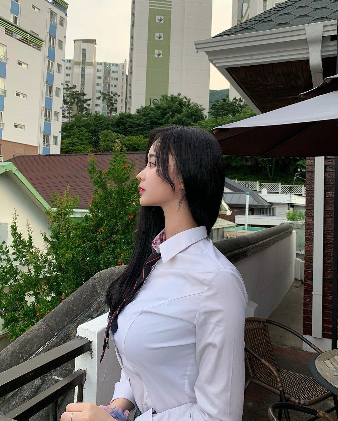 好豐滿！小姊姊「超辣閨蜜照」炸出超棒視角，大長輩「超強事業心」飽滿到不行啊&#8230;