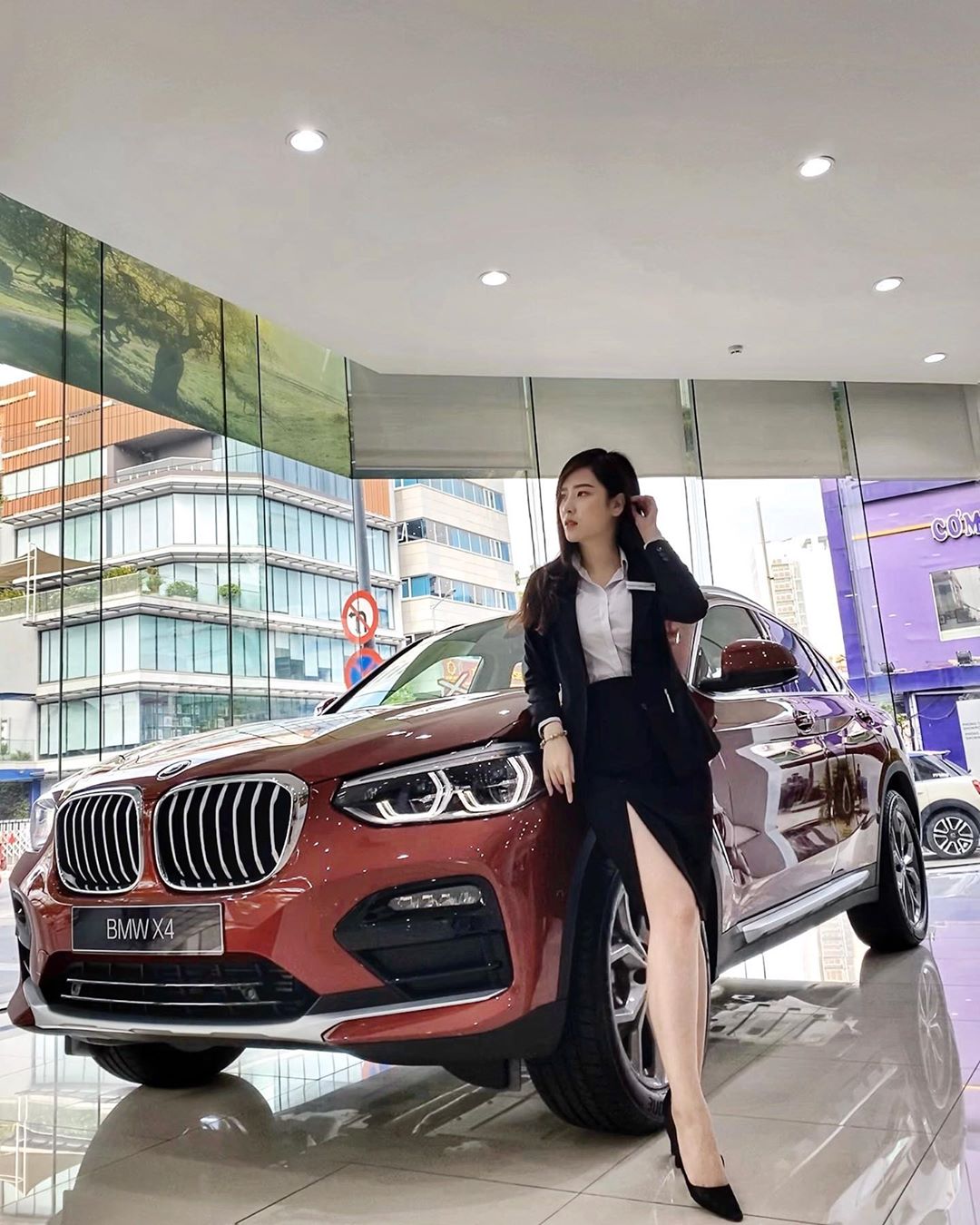 今天就試車！BMW長腿業務自備「白嫩氣囊」陪試乘，猖狂曲線比新車還香！