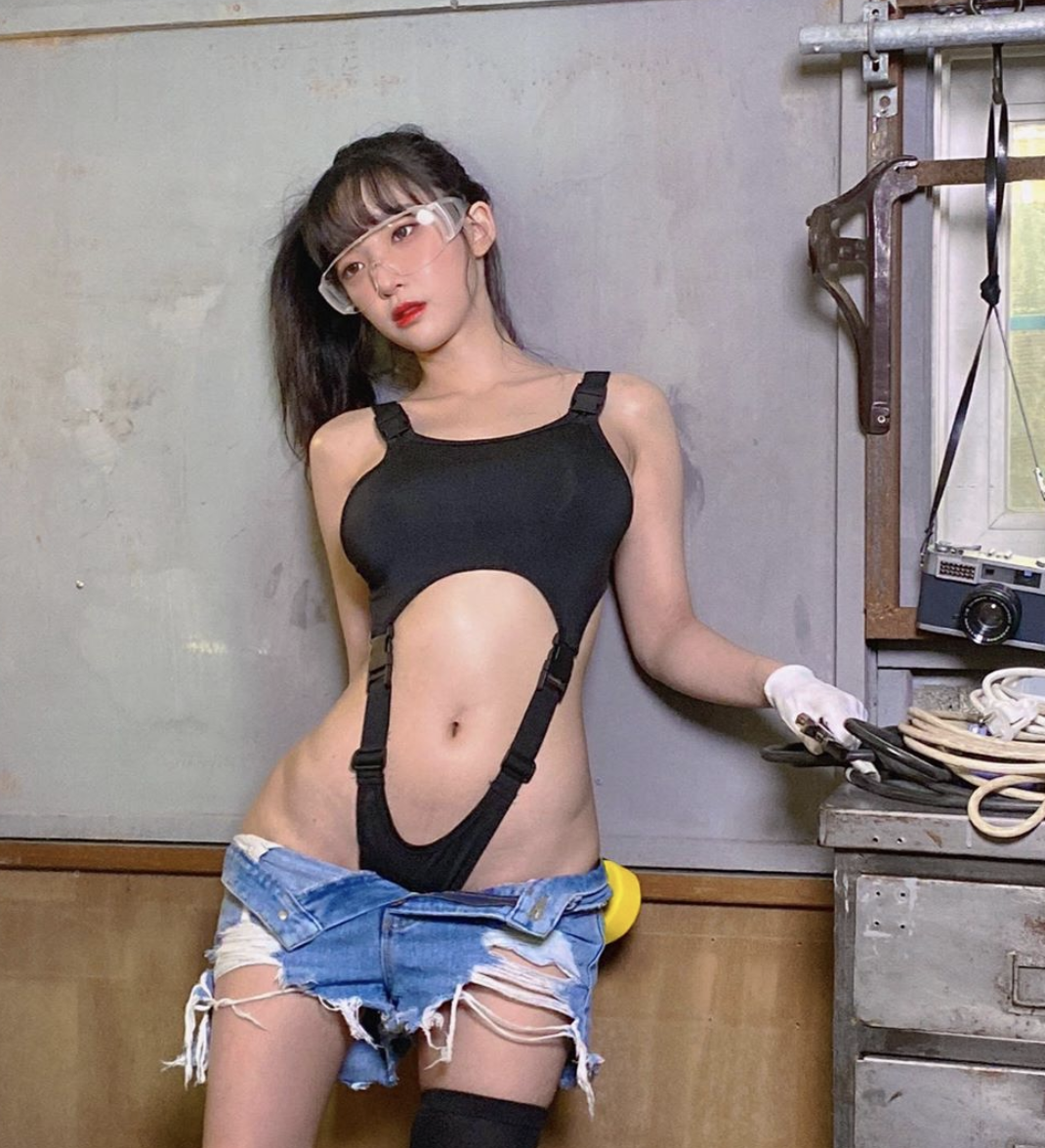 餵飽粉絲！癡女系網紅「강인경」15秒乳量放送，丁字側怕照引起網民暴動