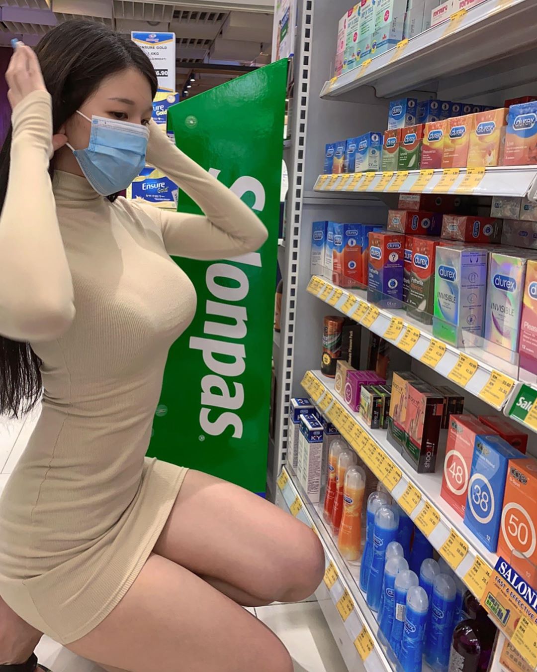 尺度超大膽！ Line瘋傳「巨乳學生妹」釋放撩人福利，誘惑的惹火視角讓人受不了！