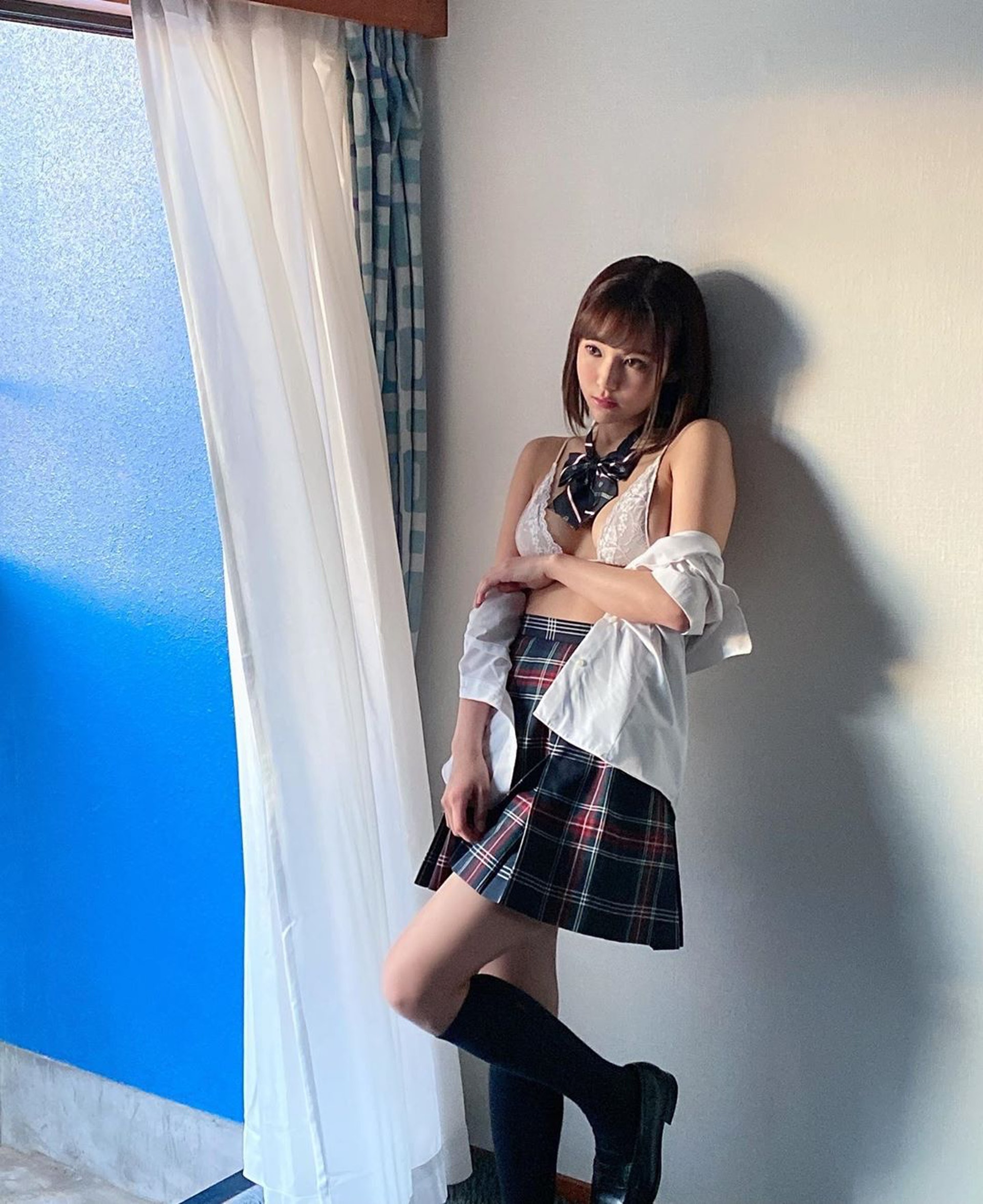 熱騰騰的F奶！日本最美牙醫「西原愛夏」最新寫真曝光，艷陽下豐滿雪乳奪人眼球
