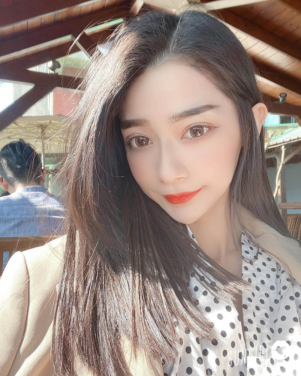 Jennie L、隱藏版女神Jennie纖細身材卻有飽滿乳量，網喊:大奶怪! - 美女圖 -