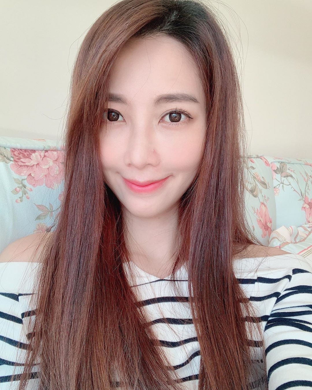 鳥  外型俏麗正妹曝光....光鄉民瞬間推爆 - 素人正妹 -