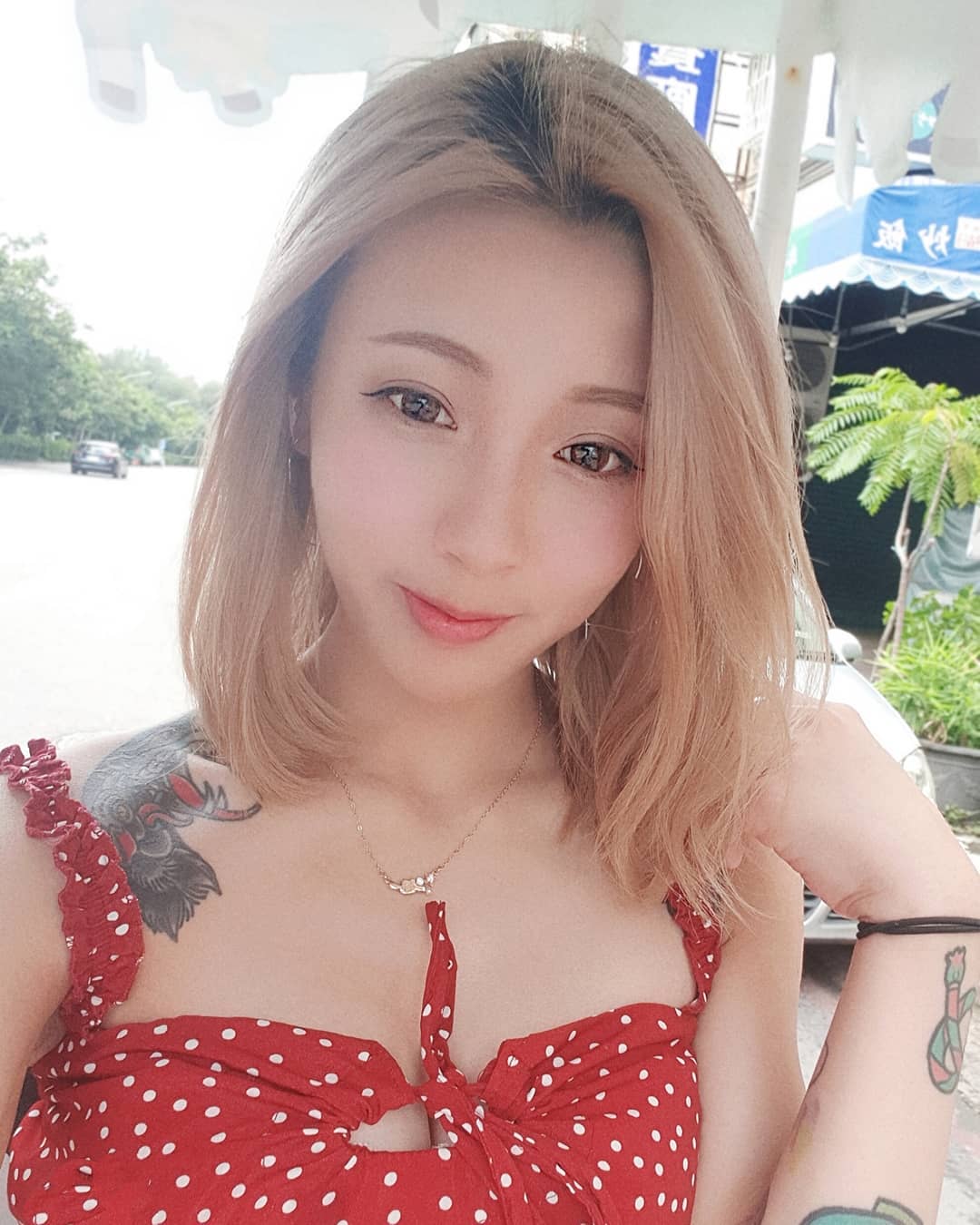 「正妹刺青師」極品高顏值讓人戀愛! - 美女圖 -