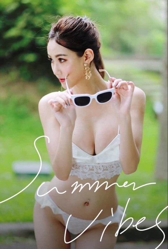 長腿正妹Suki酥皮穿運動小背心溜冰大秀性感深溝超惹火 - 美女圖 -