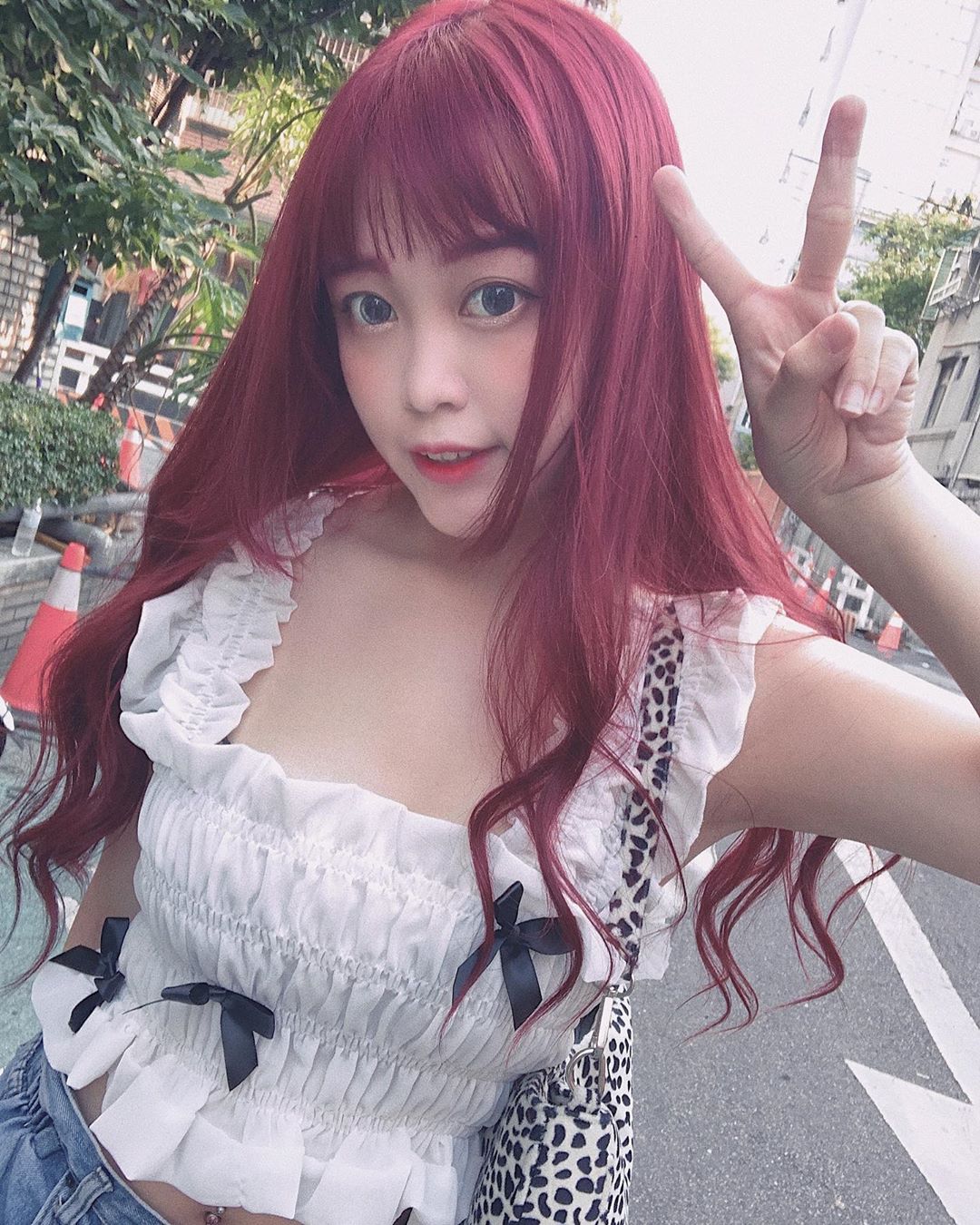 shi en  胸猛奶炸出搭配完美五官太逆天啦! - 美女圖 -