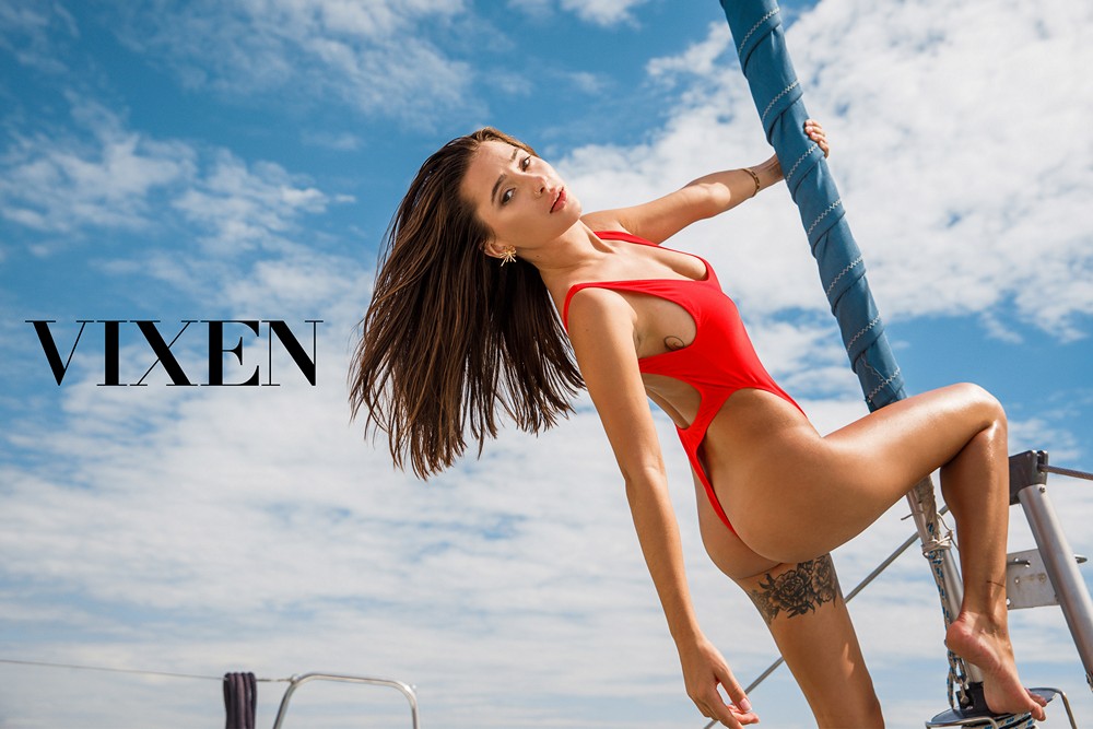 Vixen Liya Silver - Silver Linings (64x) - 貼 圖 - 歐 美 寫 真.