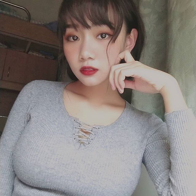 19 歲長出「G 罩杯」！實況主「桃園娜美」曬火辣床照  蹦出「核彈級」美胸被讚爆