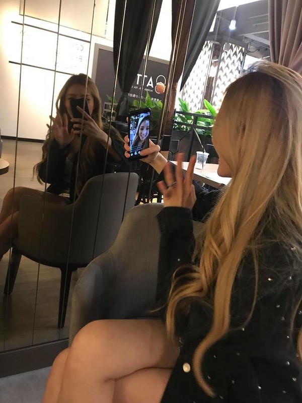 Dj林佩佩穿泳裝在101前大樓天台拍照 - 美女圖 -
