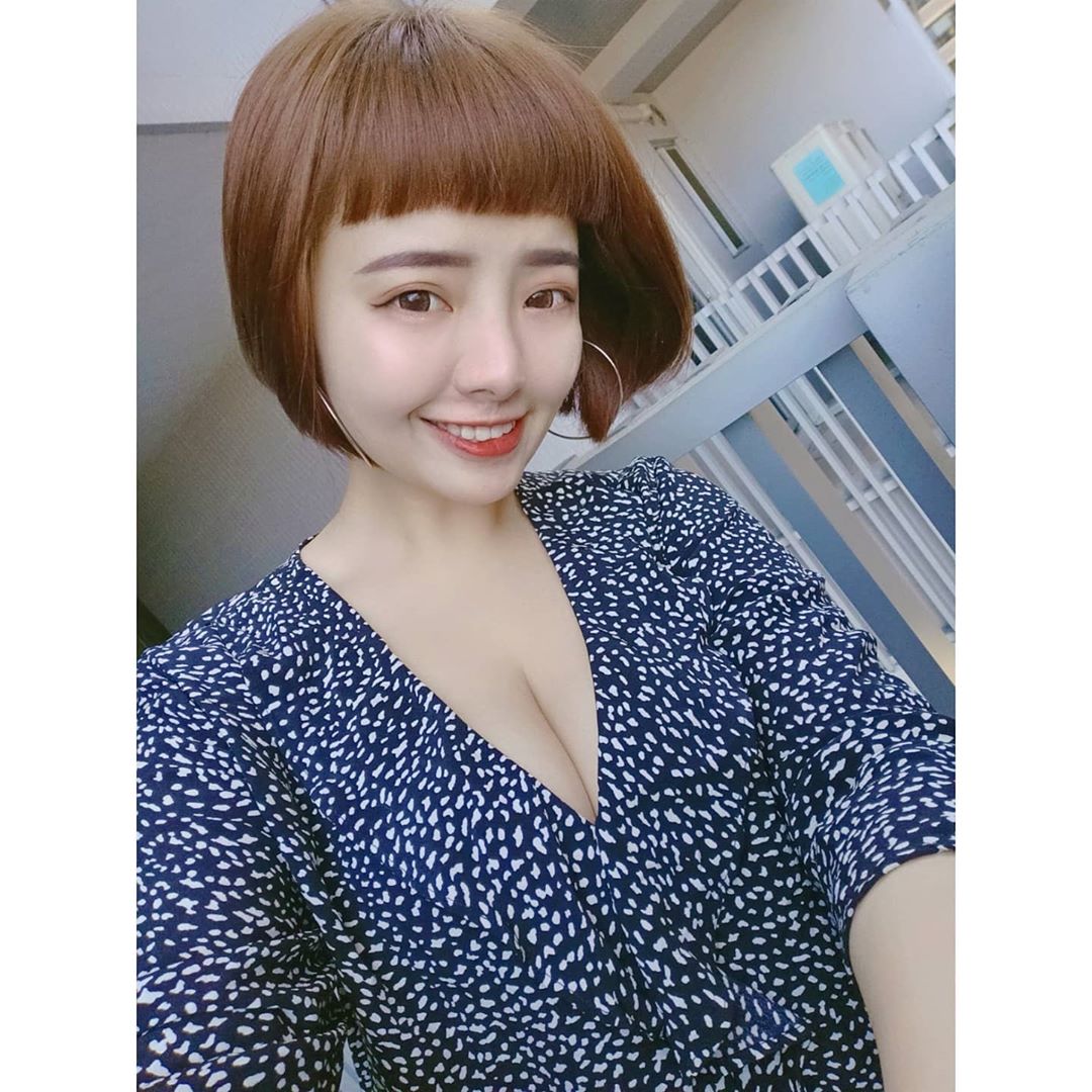 搭車遇到「巨乳上班族」深長事業線讓人看醉！IG 釋出「超胸畫面」視角有夠犯規&#8230;