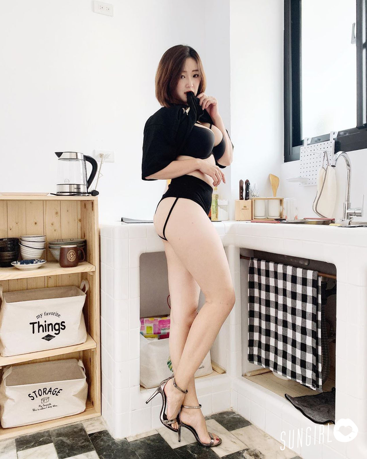 施菲亞、外拍甜心挺性感F奶自稱是爆乳隊長! - 美女圖 -