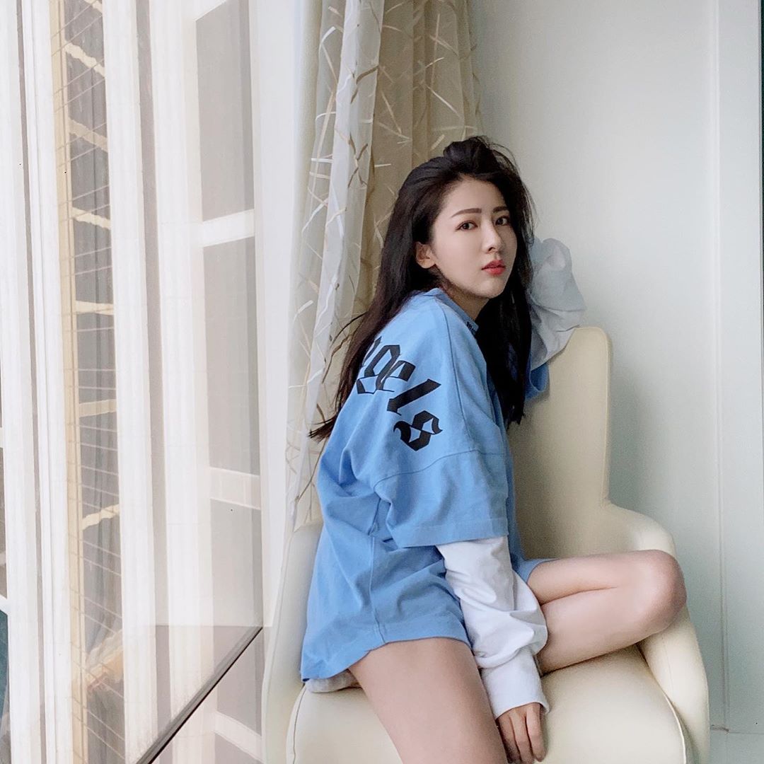 很久沒出來電人了 Lyoung - 美女圖 -