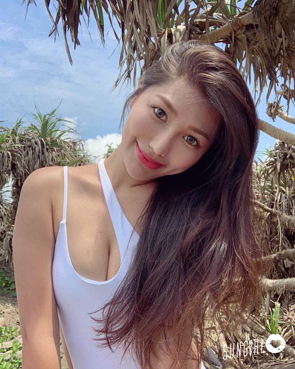 EEEE、衝浪女孩的海海人生，不畏懼肺炎露出性感丁字屁屁曬黑黑! - 美女圖 -