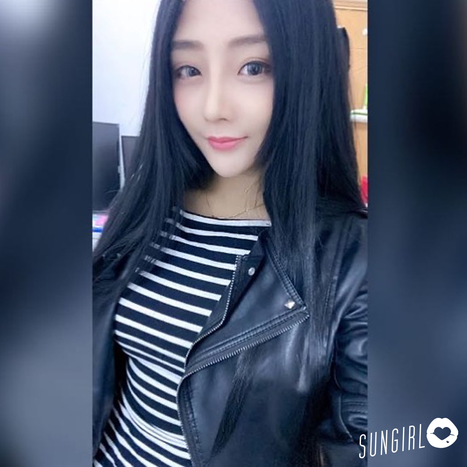 yaca、氣質直播主邊直播邊吃晚餐 同場正妹意外成為直播焦點 - 美女圖 -