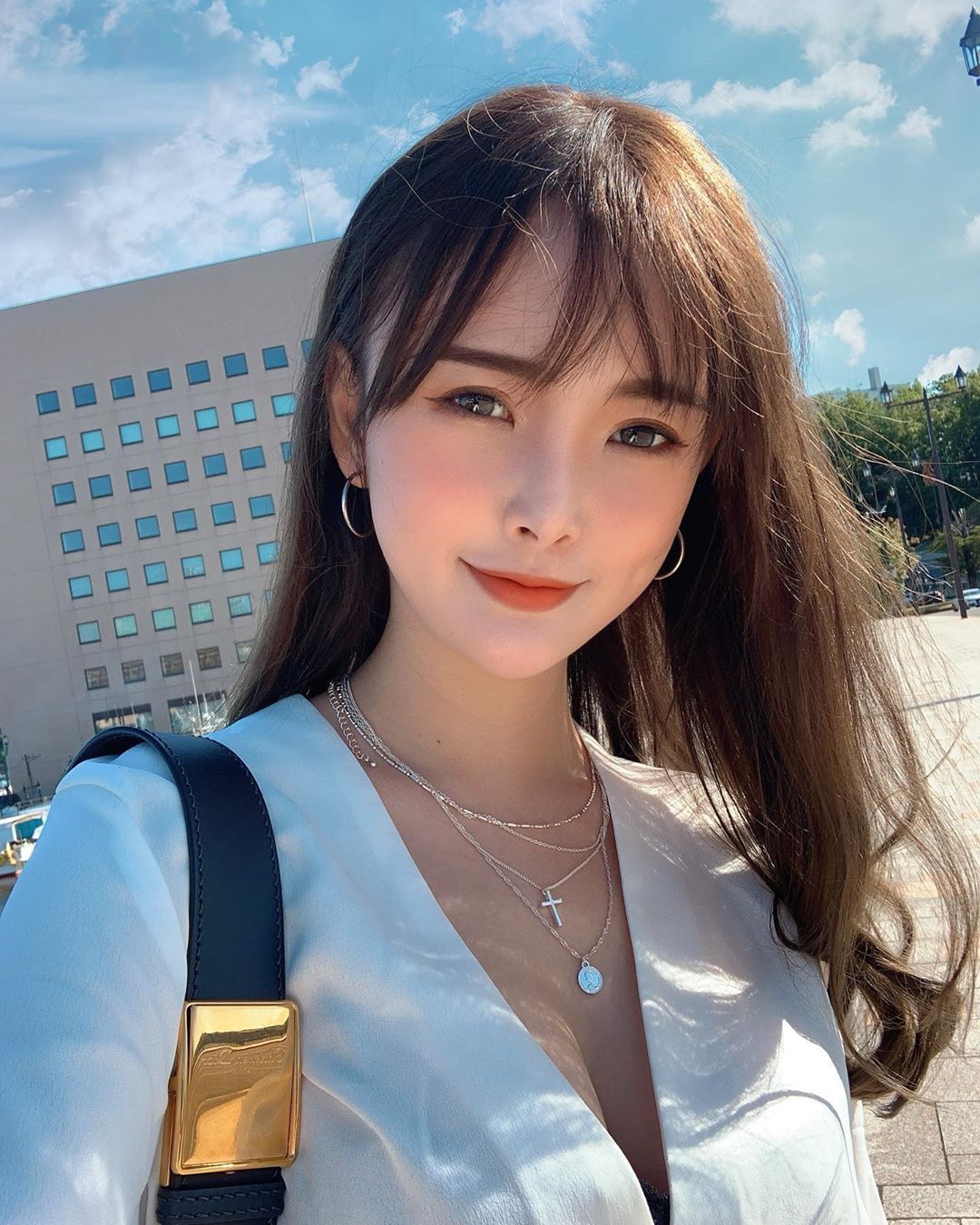 不知道女生的胸部是否會隨著衣服的不同而改變 宜霏 - 美女圖 -