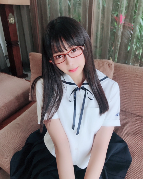 拜倒在這閃亮的車燈下女友系模特真島なおみ - 亞洲美女 -